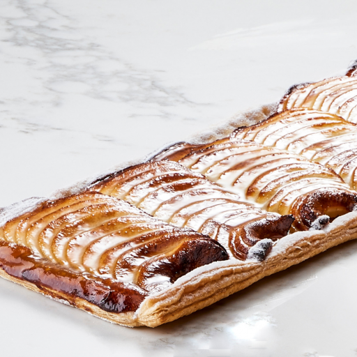 Plaques de tarte aux pommes pour les enseignes de grande distribution d'Auvergne-Rhône-Alpes